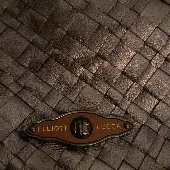 STUNNING Elliot Lucca Woven
Metallic Silver
Convertible Shoulder Bag - Picture 6 of 15